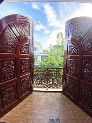 siêu phẩm biệt thự , sát bờ biển nguyễt tất thành.!!!!!!!!