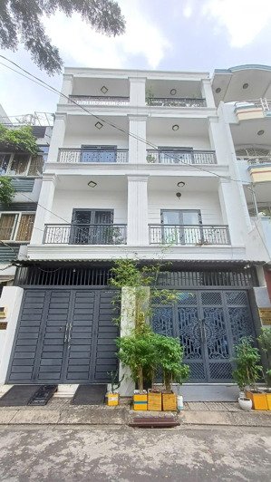 hẻm 8m, sát q1 - khu vip đoàn thị điểm - 8x9, 4 tầng - thu nhập 500tr/năm