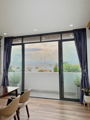 cần cho thuê gấp căn hộ ngay trung tâm q1 phòng ban công view thành phố siêu đẹp