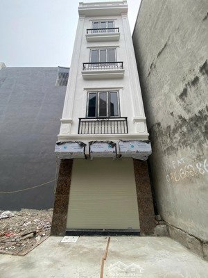 hàng hiếm. bán nhà tdp đình tổ tt quốc oai, xây độc lập, ô tô đỗ cổng. dt 42m2, 4 tầng. giá 3,95 tỷ