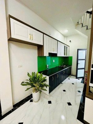 cho thuê nhà cầu giấy, 5 tầng x 35m2, nhà đẹp ở ngay, 15tr