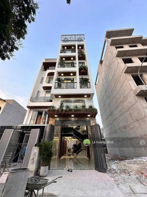 siêu phẩm 4,5m x 17m. xây 4 tầng ô thang máy hẻm 8m đường tân chánh hiệp 18