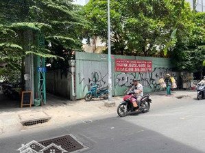 hơn 700m2 đất quận 1 -dt: 13x65m giá 330 tỷ rất hợp xây cao ốc, khách sạn, dự án,...lh:0976733394