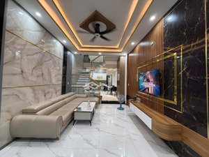 chính chủ gửi nhà đặng thùy trâm ngay dh văn lang. dt 75m2 shr