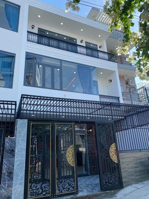 bán nhà mặt tiền đường mai an tiêm bắc nha trang cách 2/4 50m nhà 3 tầng mới