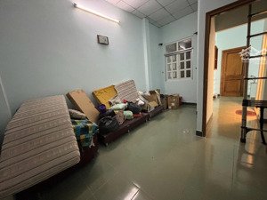 chủ nhà nữ, cho nữ thuê phòng trọ chung chủ, nội thất cơ bản ưu tiên ở 1 ng/phòng.