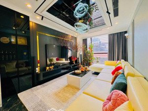 bán nhà cổ linh + phố trạm , sổ đỏ 50m2 * m tiền 4.7m * 6 tầng thang máy nhà lô góc gara oto