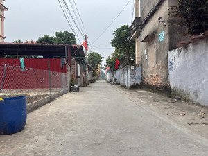 f0 tdp bùi cẩm xá mỹ hà
diện tích : 82.4m2 mt=mh 5.5m
hàng xóm giàu có,cách 5p lên trung tâm thị xã