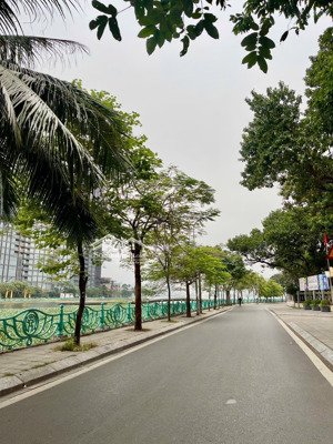 mặt ngõ thông-kinh doanh-nhà dân xây-full nội thất-tầm tiền quá hiếm tây hồ