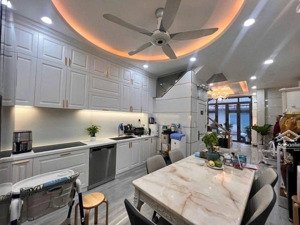 sẵn đong tiền hd thuê 2 năm 18 triệu/tháng chính chủ căn ung văn khiêm giá 4 tỷ ngộp hạ giá sâu