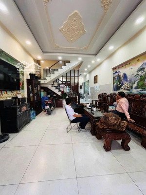 chính chủ hàng ngộp lê văn chí giá 3tỷ4 liền kề khu công nghệ cao dân trú tốt thanh khoản tốt