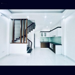 nhà 5 tầng mới đẹp cách phố hoàng liên 50m ở ngay. giá 5.6 tỷ