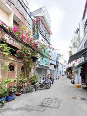 lạc long quân p11 tân bình - hẻm 8m xe hơi thông - 60m2 ngang 4.8m bề thế - 3 tầng btct