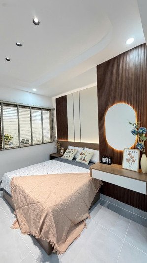 bán căn hộ 2pn 57m² nội thất cao cấp full nhà mới tinh 100% dọn vào ở ngay lầu cao view thoáng