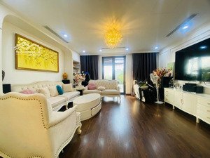 nhà đẹp - cầu giấy- giá 22 tỷ nhỉnh- thang máy - gần phố, ô tô - ngõ thông- 45m2 x 7 tầng thông sàn