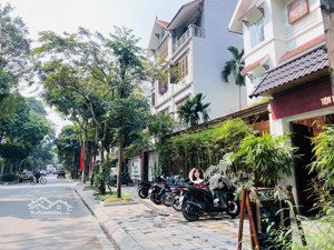 bán biệt thự 165m lô góc khu lão thành cách mạng cầu giấy - hiếm như vàng - ở đẳng cấp truyền đời