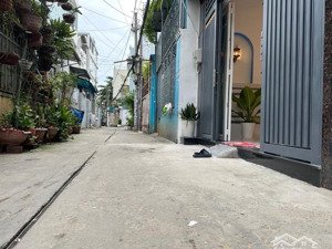 hxh giáp mt , nguyễn văn khối gv 50m2 2 tầng- vị trí đắc địa - giá tốt trong phân khúc nhỉnh 6tỷ