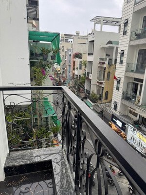 nhà mặt tiền phú nhuận chỉ 9.x full nội thất