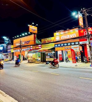 bán mặt tiền nguyễn thị định, đoạn đường nhiều thương hiệu nhất dt 136m2 giá 26 tỷ, sổ hồng riêng.