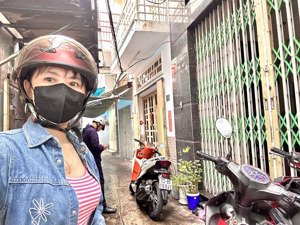 bán nhà đ.đoàn văn bơ, ngang nở hậu 6.6, kế bên vĩnh khánh ra hoàng diệu. nguyễn tất thành.