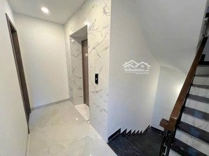 nhà mới, thang máy, dt 69m2 x 5 tầng giá rẻ chỉ 9.8 tỷ tại phố sài đồng. cách cầu vĩnh tuy 700m.