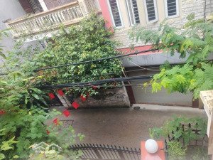 chính chủ f0- lạc long quân- cầu giấy mặt tiền khủng, có thể chia 2 lô vuông vắn, ngõ ô tô vào nhà.