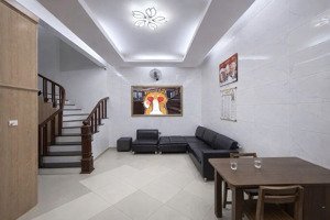 lô góc - nghĩa dũng, sát mặt ngõ, 41m2, mt 4.5m, sổ chính chủ, tặng nội thất. chỉ 9.3 tỷ