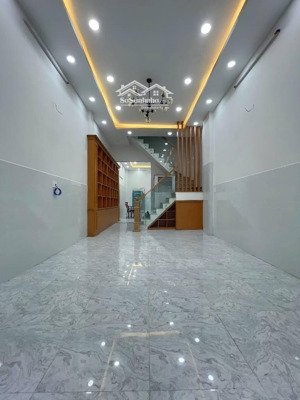 nhà 4pn hẻm 8m xe hơi ngủ trong nhà bình tân giá 5.x tỷ diện tích 4x17m- 2 tầng