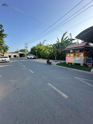 mặt tiền 10m cực hiếm thích hợp xây tòa nhà, khách sạn cách biển 200m giá tốt để đầu tư dòng tiền