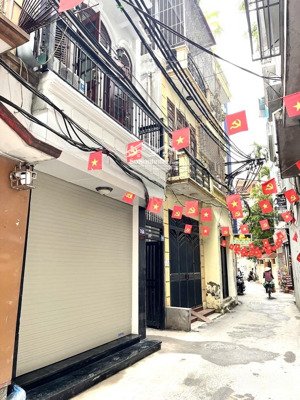 trung tâm cầu giấy - ngõ ô tô - nhà lô góc 3 mặt ngõ thoáng sáng - vừa ở vừa kinh doanh tuyệt vời