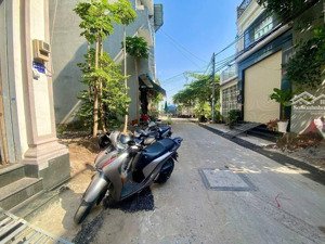 5 tỷ 300 thương lượng, nhà 4 tầng khu phân lô ,đường 6 mét thông, diện tích : 4 x 14