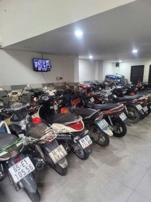 gấp bán tòa chdv 35 phòng dòng tiền 2 tỉ / năm_ dt: 180m2_5 tầng_ sau 1 căn ra mặt tiền 25 tỉ tl