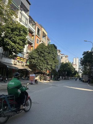 bán nhà mp phân lô 176 phú diễn c4 đường trước nhà 6 làn oto đối diện đại học tài nguyên môi trường