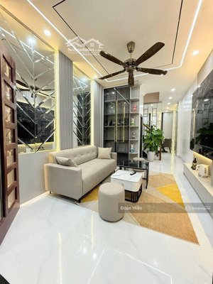 lô góc kim mã thượng, ba đình, 2 thoáng, 6 tầng thang máy, 1 bước ô tô, dt 36m2, sổ a4, ở/cho thuê