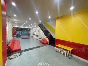 bán gấp nhà mặt tiền đang kinh doanh cho thuê 20tr/1 tháng giá tốt nhất khu vực