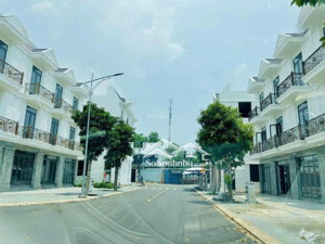 bán nhà phố liền kề kdc đông hưng dĩ an, an ninh 24/24, đầy đủ nội thất, full thổ cư, hoàn công