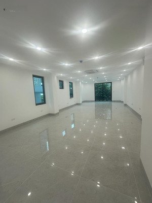 bán gấp mặt phố hoàng văn thái diện tích 50m2,7 tầng thông sàn,mặt tiền 4.5m giá 32 tỷ có tl