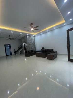 cho thuê căn 78m2, mt6m trung tâm vin3 - văn giang