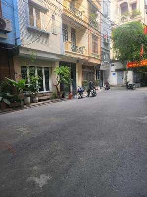 30m 3 tầng mt 3.8 m ngọc lâm,đường trước nhà ô tô tránh , dừng dỗ ngày đêm chỉ 11.9 tỷ