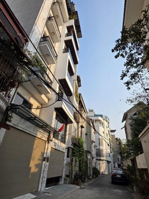 bán nhà phố nguyễn sơn , dt 55m2 * m tiền 5m * thiết kế 5 tầng lô góc , oto đỗ cửa , cho thuê 25tr