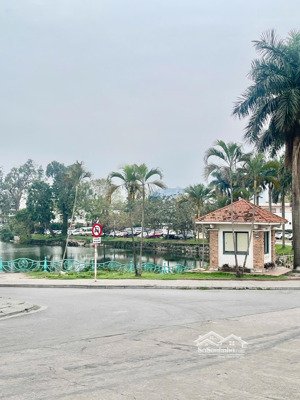 view hồ tây đắt giá-không gian sống thượng lưu-hưởng thụ đúng nghĩa- dt 57m-mt 4,6m giá 22,8 tỷ-