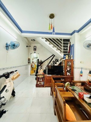 8ty99 tân bình lạc long quân 4tầng 5pn 5wc