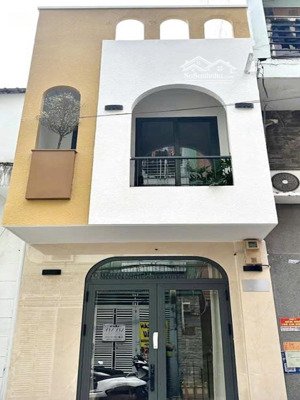 hẻm 8m ôtô tránh sát cộng hòa gần sân bay và nhà ga t3, khu dân trí cao .