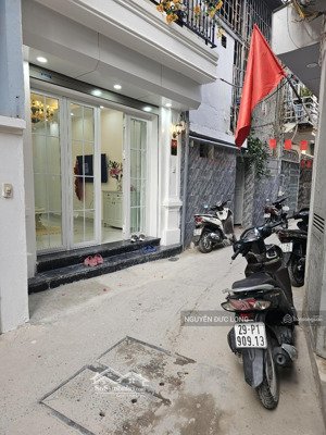 chính chủ cần bán nhà mới ngõ 175 đường lạc long quân- cầu giấy 34m x 6 tầng - mt 3,5m - chào 14 tỷ