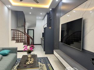 đại thanh( cầu tó)- nhà 5 tầng, 35m, 3 bước ra mặt phố, ngõ thằng tắp. giá nhỉnh 5 tỷ.