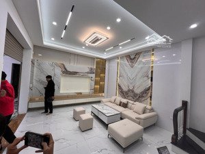 thang máy nk, 7,5m mặt tiền, bạch mai vài bứơc ra ngã tư, ngõ thông tứ tung, full nội thất, sđcc,