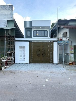 bán nhà mới hoàn thiện - nhà ngay mặt tiền chánh phú hoà - bến cát