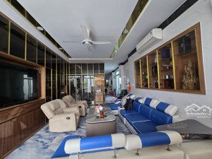 bán nhà mặt tiền quận 8 , 5p qua q1 , 6 lầu, thang máy , 106m2 chỉ 25 tỷ