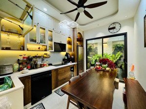 bán nhà phố nguyễn văn cừ- gần cầu chương dương. dt 69m2, nhà 5 tầng ô tô vào, giá bán 14.2 tỷ