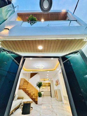 nhà kẹt vốn kinh doanh, đ.nguyễn thông, p12, q3, dt 66,5m2, giá 3 tỷ 650tr, sổ hồng riêng chínhchủ